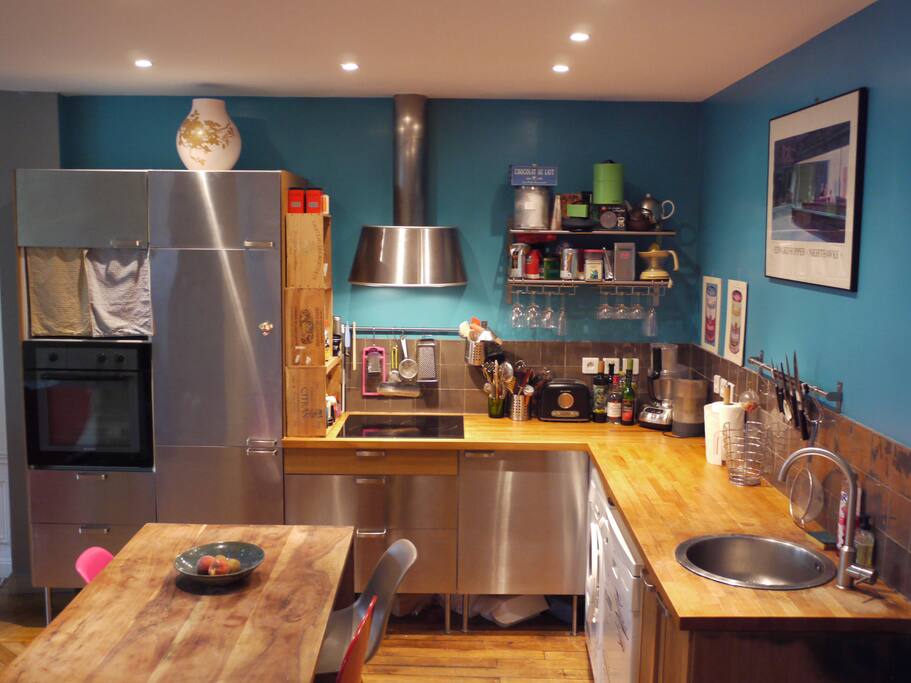 La cuisine ouverte sur le salon.