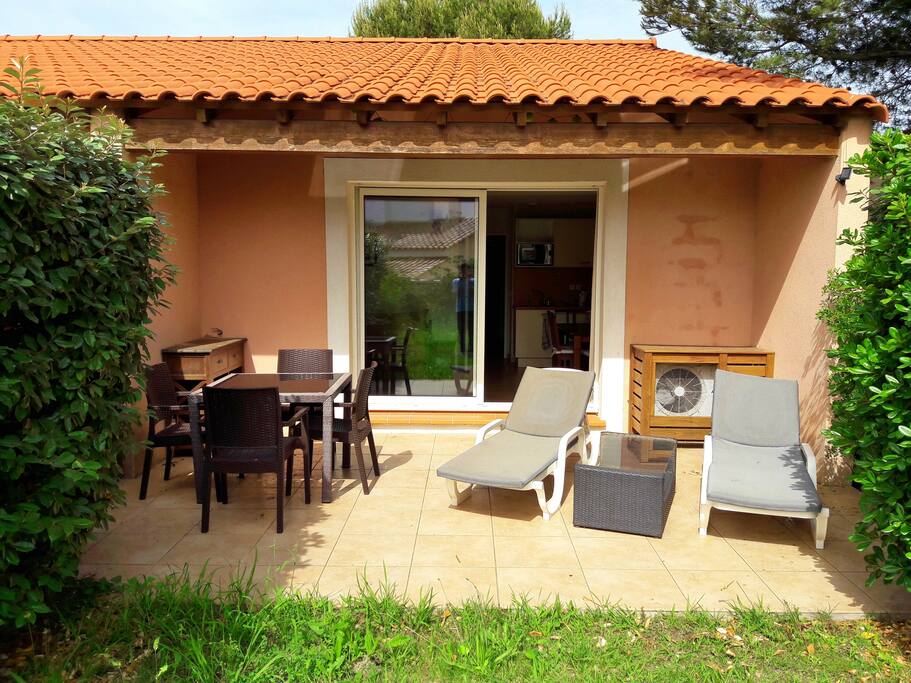 Terrasse 20 m² et jardin 50 m² (non clos)