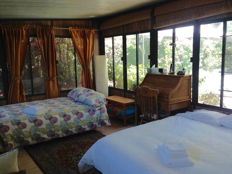The room as it looks set up to sleep 4