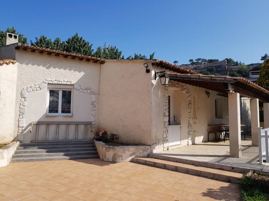 Entrée et terrasse