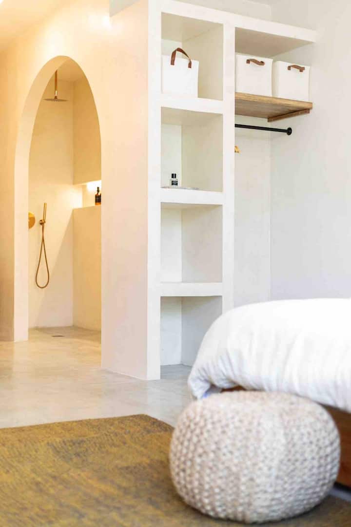 Гардероб и баня на основната спалня 