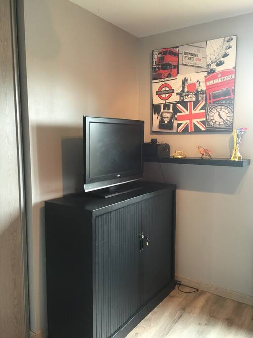 Télévision dans la chambre thème Londres