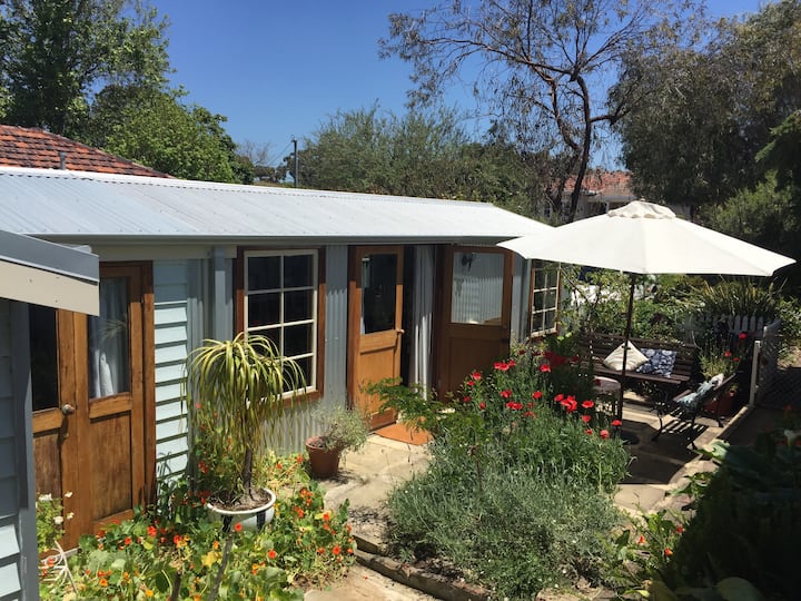 The Studio - close to river, beach and Fremantle