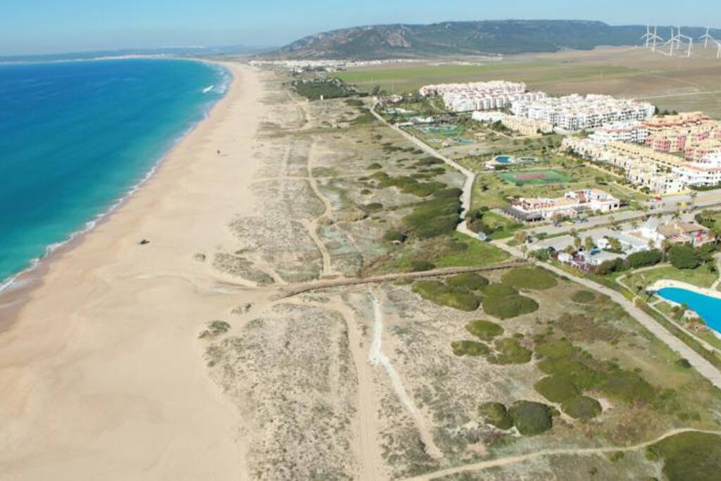 ..de la urbanización a la playa.....