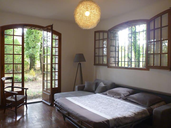 Спалня 4/всекидневна - спалнята/всекидневната с удобен конвертируем диван! и спалня 4 / всекидневна - спалнята / всекидневната с удобен конвертируем диван! 