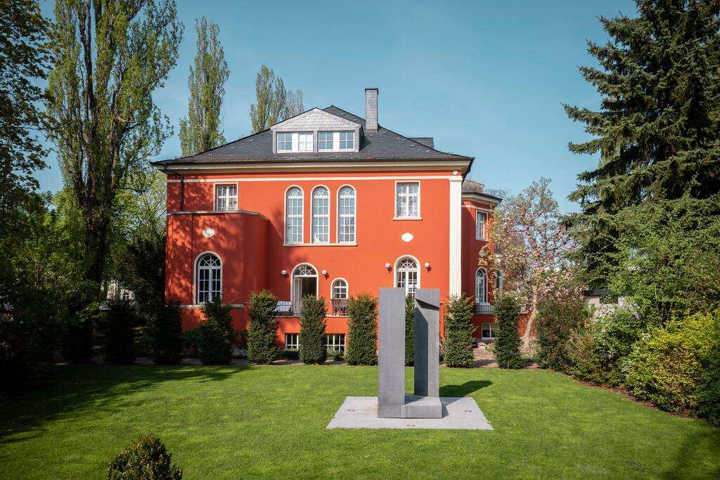 Seitenansicht Villa
