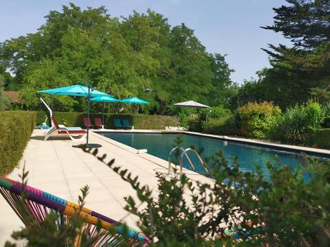 Gite du Pech d 'Angeros in the countryside, with swimming pool