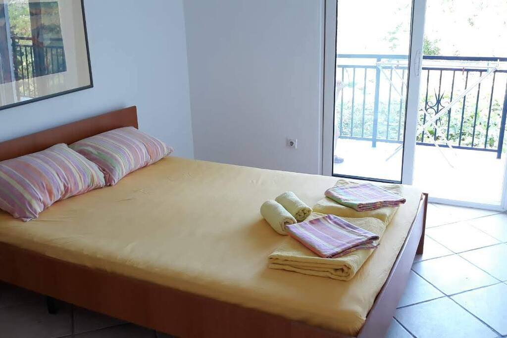 #bed,#queensize,#bedroom