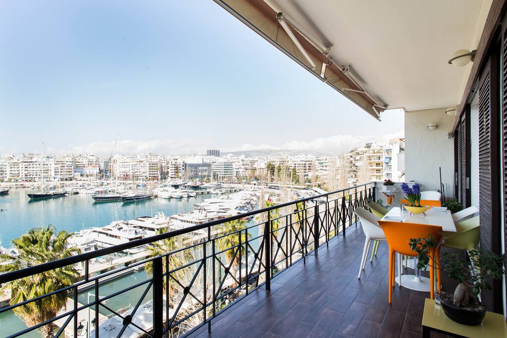 Bars, cafes and restaurants right under your feet.