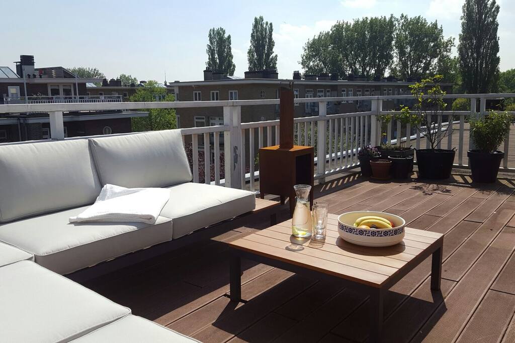 very large sunny roof terrace, ideal in summer.