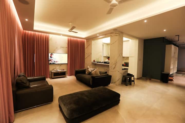 ВСЕКИДНЕВНА
Голямата всекидневна, където можете да прекарате чата и да се смеете със семейството и близките си.
КОМПЛЕКТИ ДИВАНИ КЪМ ЗАВЪРШЕНО СЕМЕЙСТВО OCCUMLATE
СМАРТ С ПЛОСЪК ЕКРАН 65 - ИНЧОВ СМАРТ ТЕЛЕВИЗОР
МУЗИКАЛНА СИСТЕМА С BLUETOOTH ВРЪЗКА .