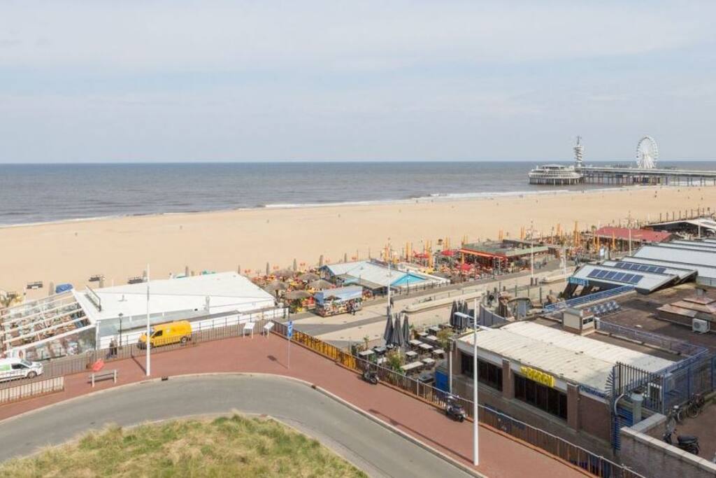 If you walk to the end of the street (200 meters) you will end up on this point. Perfect view and right next to the beach.
