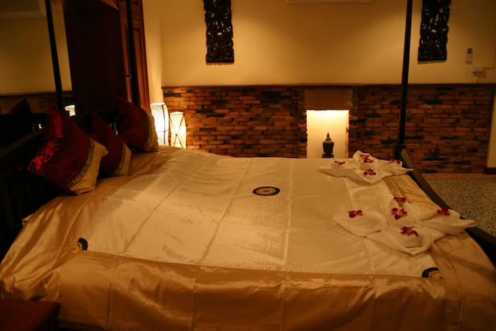 Hlavná spálňa na 2. poschodí. 