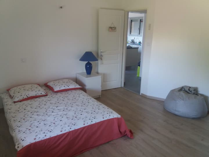 спална соба на долниот кат
