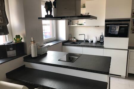 Charmantes Appartement, Küche, Bad,