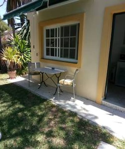 Habitacion privada con jardín