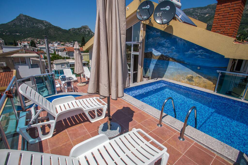 This villa has a swimming pool located at the top of the house. It is accessible to all villa guests, completely free of charge.