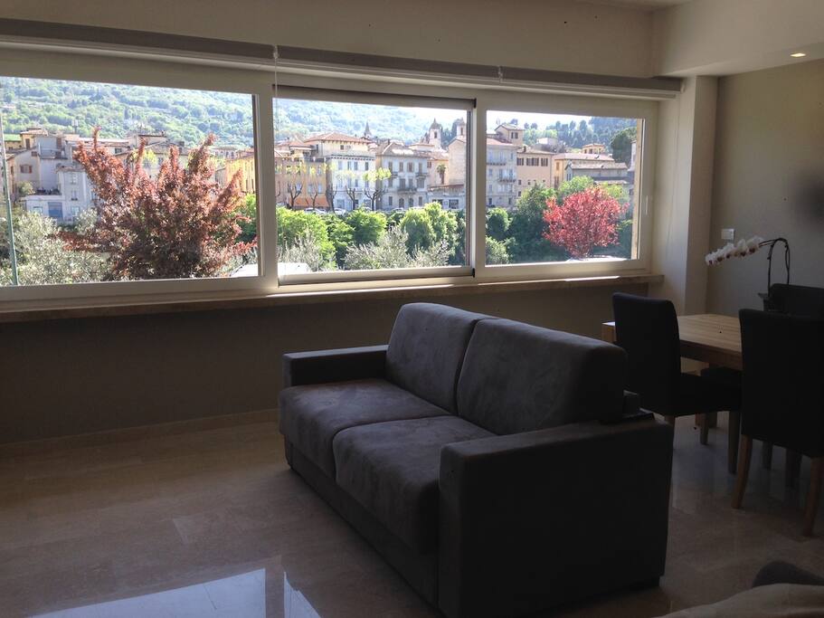Vista sul fiume e sul centro storico, divano letto