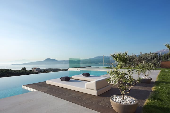 Villa Niolos II, Near Marathi Beach with eco pool