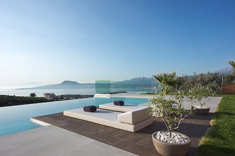 Villa Niolos II, Near Marathi Beach with eco pool