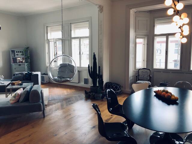 Grand residence with terrace near Opera gallery image 2