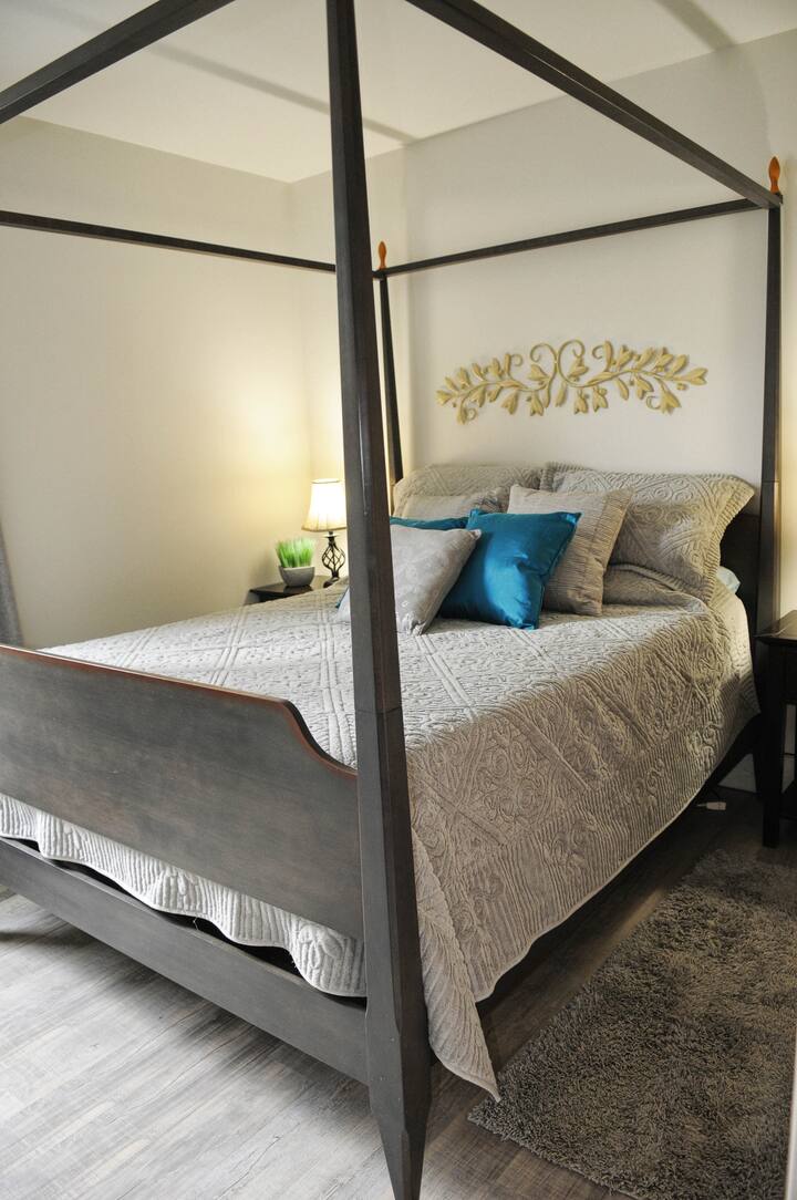 سرير مريح بأربعة ملصقات بحجم كوين