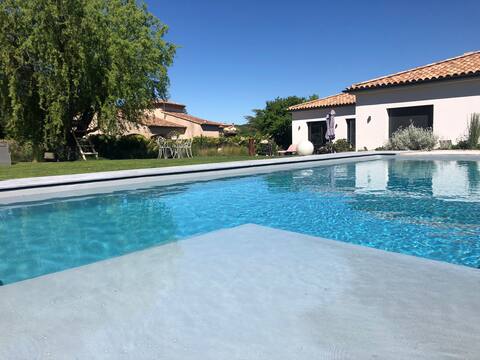 Villa with swimming pool for superb vacancies