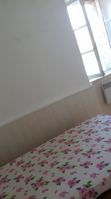 Ce n'est pas une chambre d'hôtel 4 étoiles mais l'on y est bien pour dormir