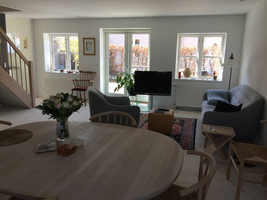Køkken alrum med udgang til gårdhave