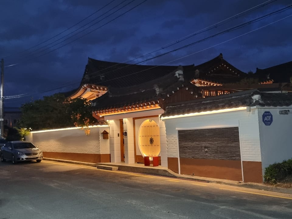Top-earning Airbnb listing in Gyeongju-si, 3 bedrooms