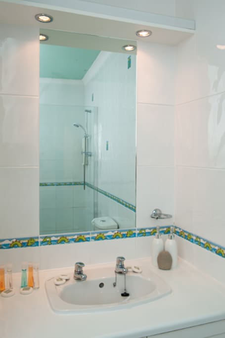 Comfortable en suite facilities.