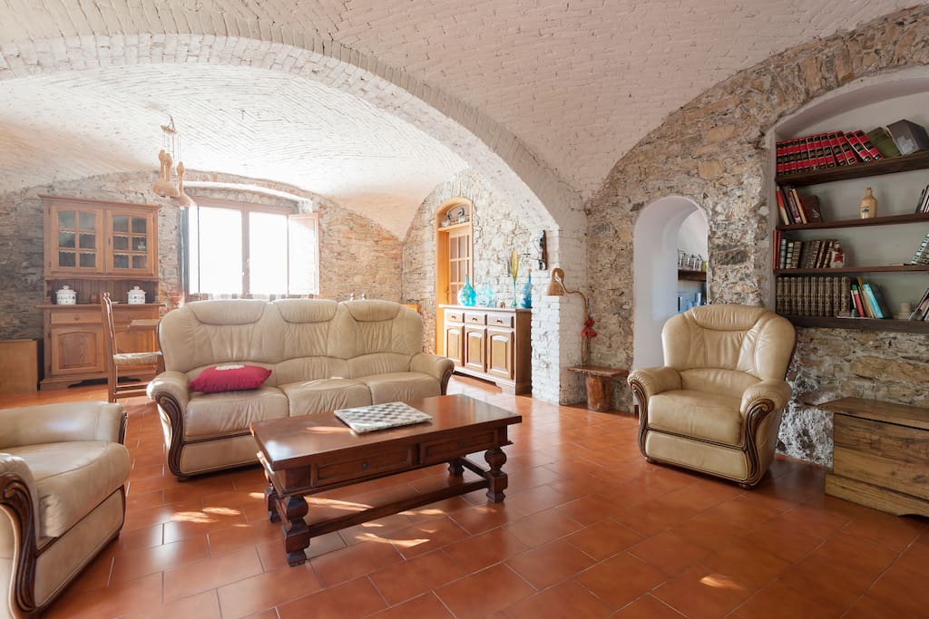 Relax yourself in this ancient living room