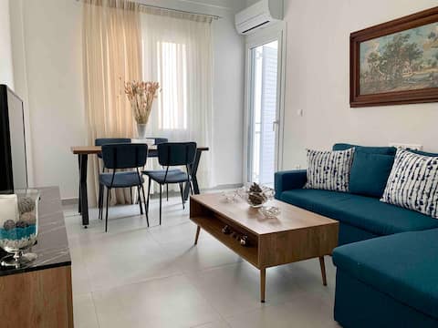 Successful Airbnb property: Acropolis Cozy Condo by Nick in ΜΑΚΡΥΓΙΑΝΝΗ