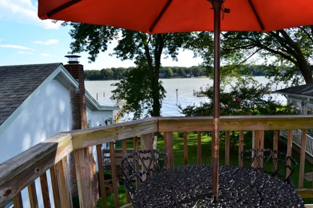 Enjoy quite meals on the balcony.