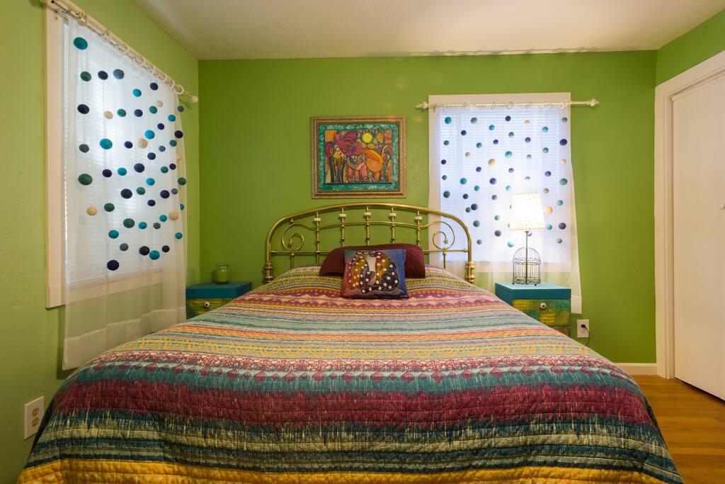 1st Bedroom Queen Size Bed