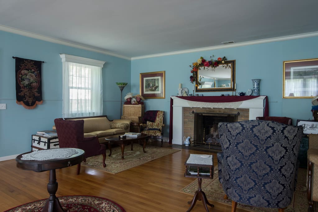 Fully WiFi capable, the Great Room is a flexible space for entertaining.