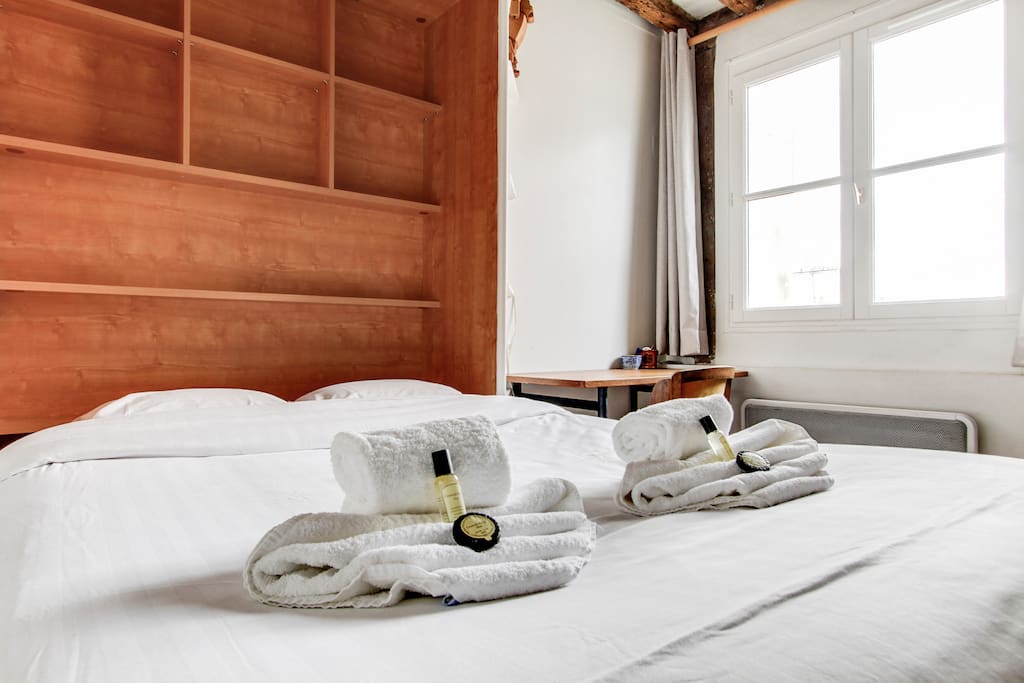 Bedsheets, towels and bathroom amenities are provided for your stay!