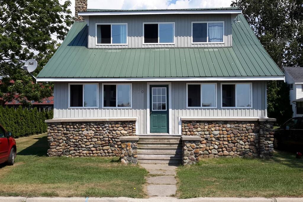 Old Dan's, Erieau Cabins for Rent in ChathamKent, Ontario, Canada