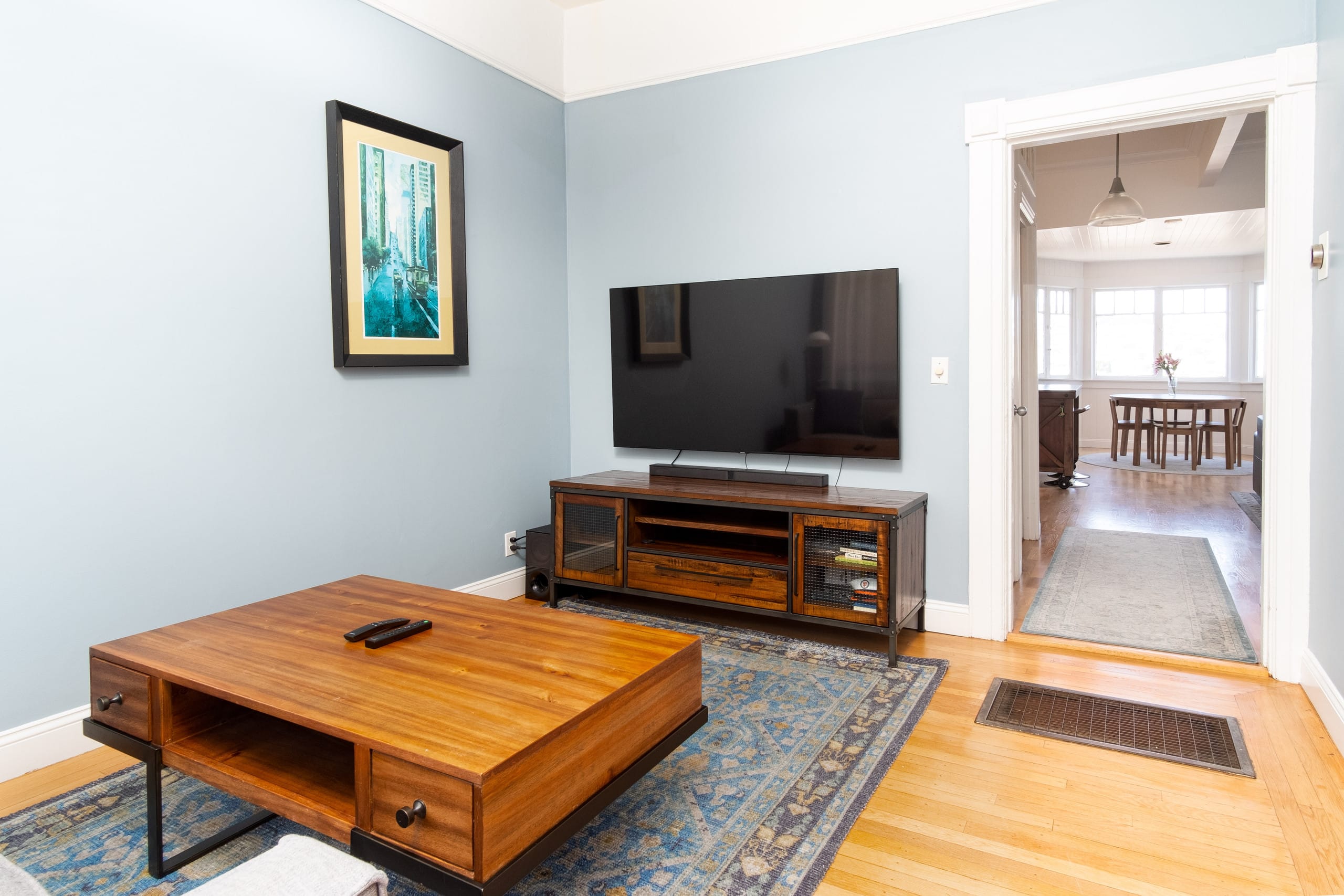 Home in San Francisco · ★4.99 · 3 bedrooms · 3 beds · 1 bath - Image 4
