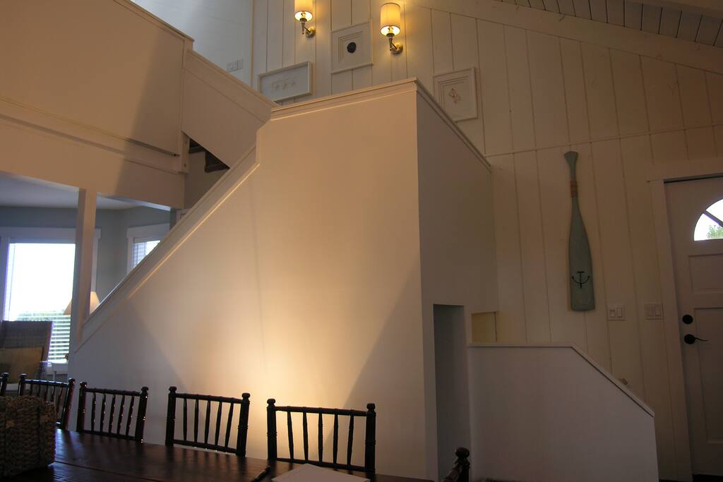 Large spacious main living area, very long table seats 12