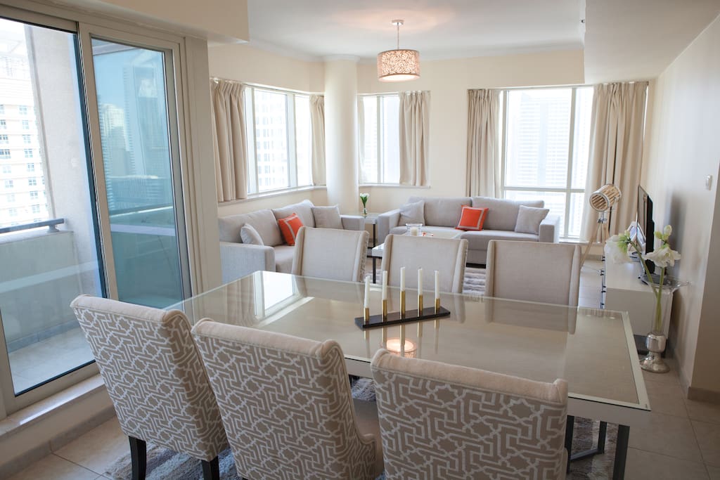 Lovely spacious dining room
