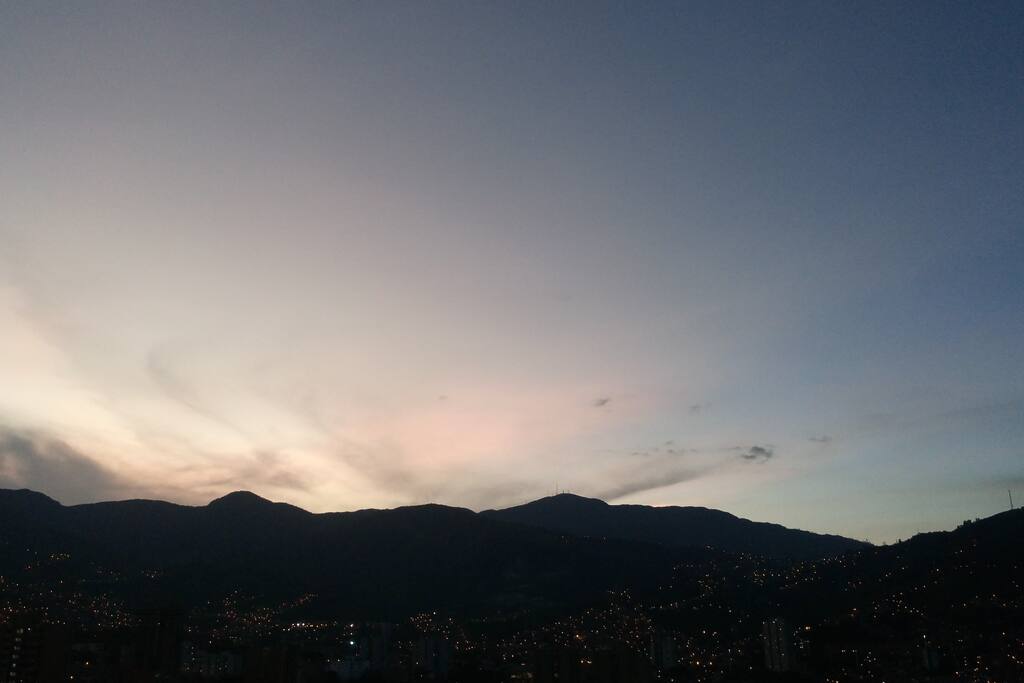 Esos son los atardeceres desde el apartamento.