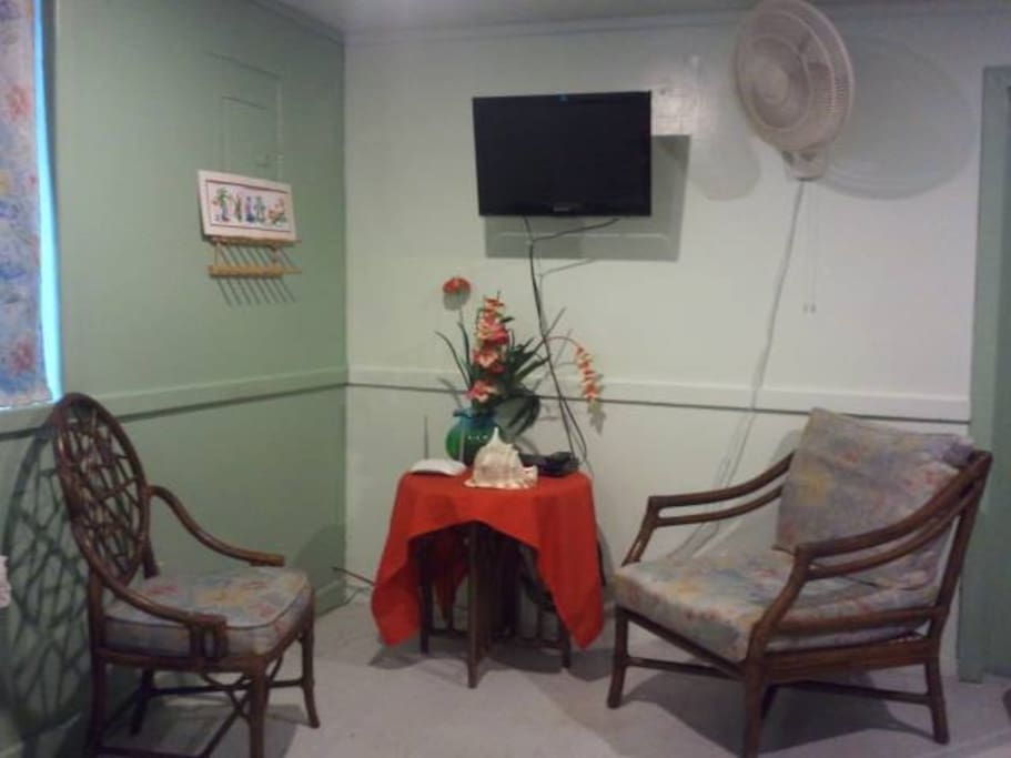 Cable TV and WiFi make the Gecko Cottage a perfect place to keep in touch with the world!