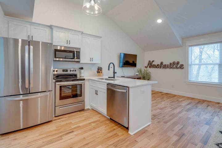 Cozy Loft Apartment Minutes To Downtown Nashville - Nashville, TN
