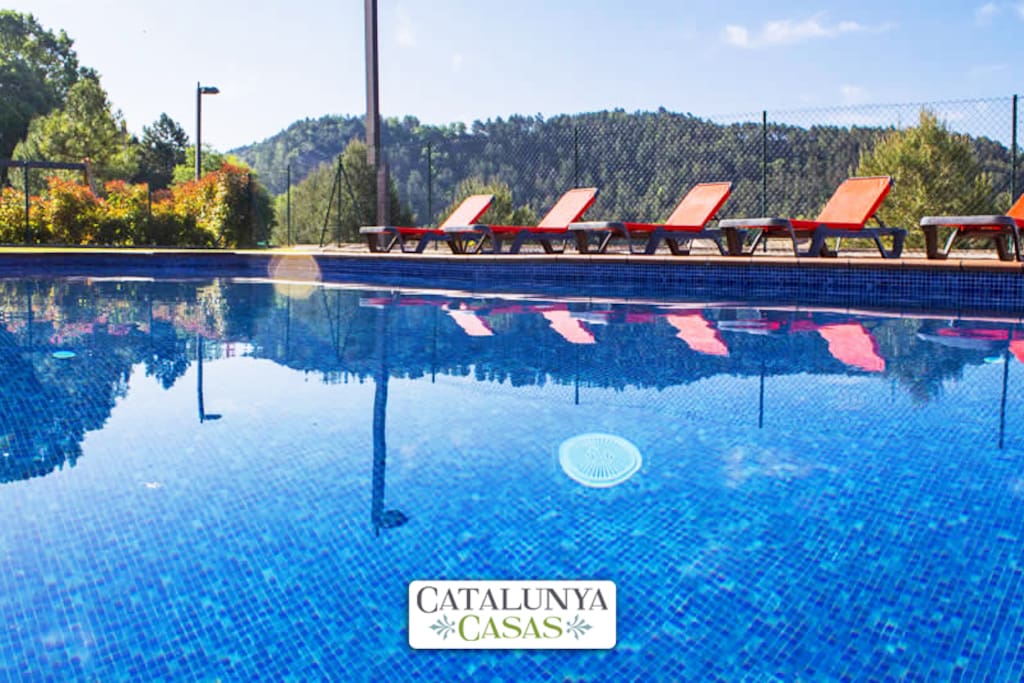 Enjoy the pool with a great scenery