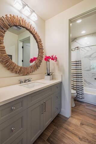 Just Steps from Maui’s Best Beach! Pool and slide gallery image 5