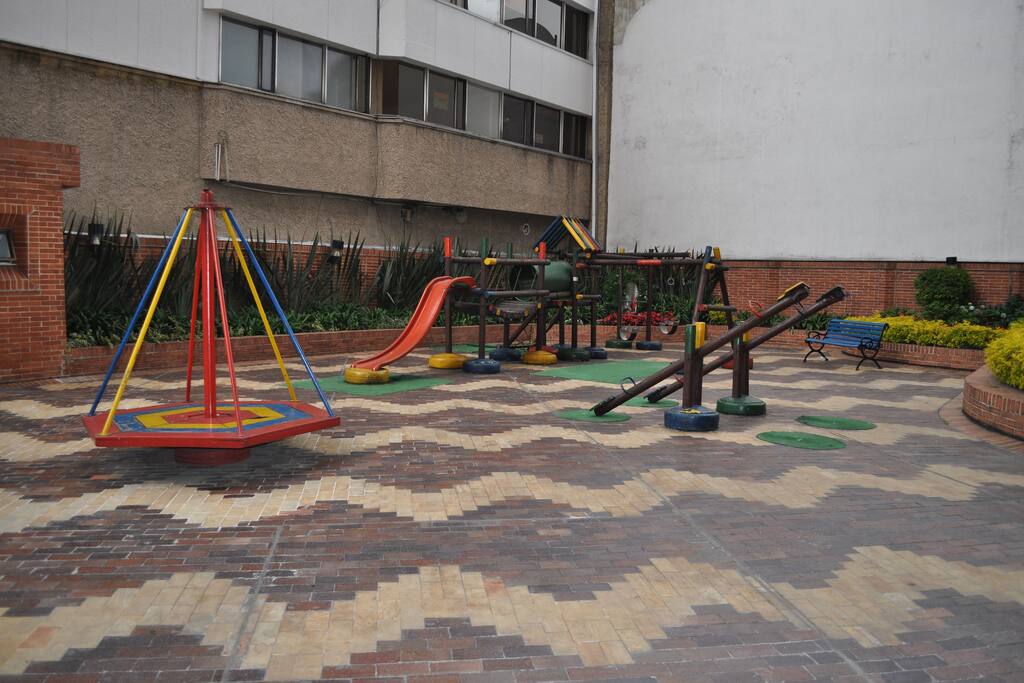 KIDS AREA