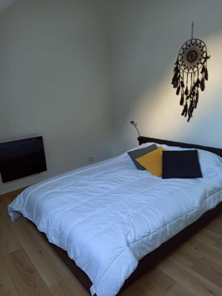 160 x 200 detská postieľka
Komoda a šatňa