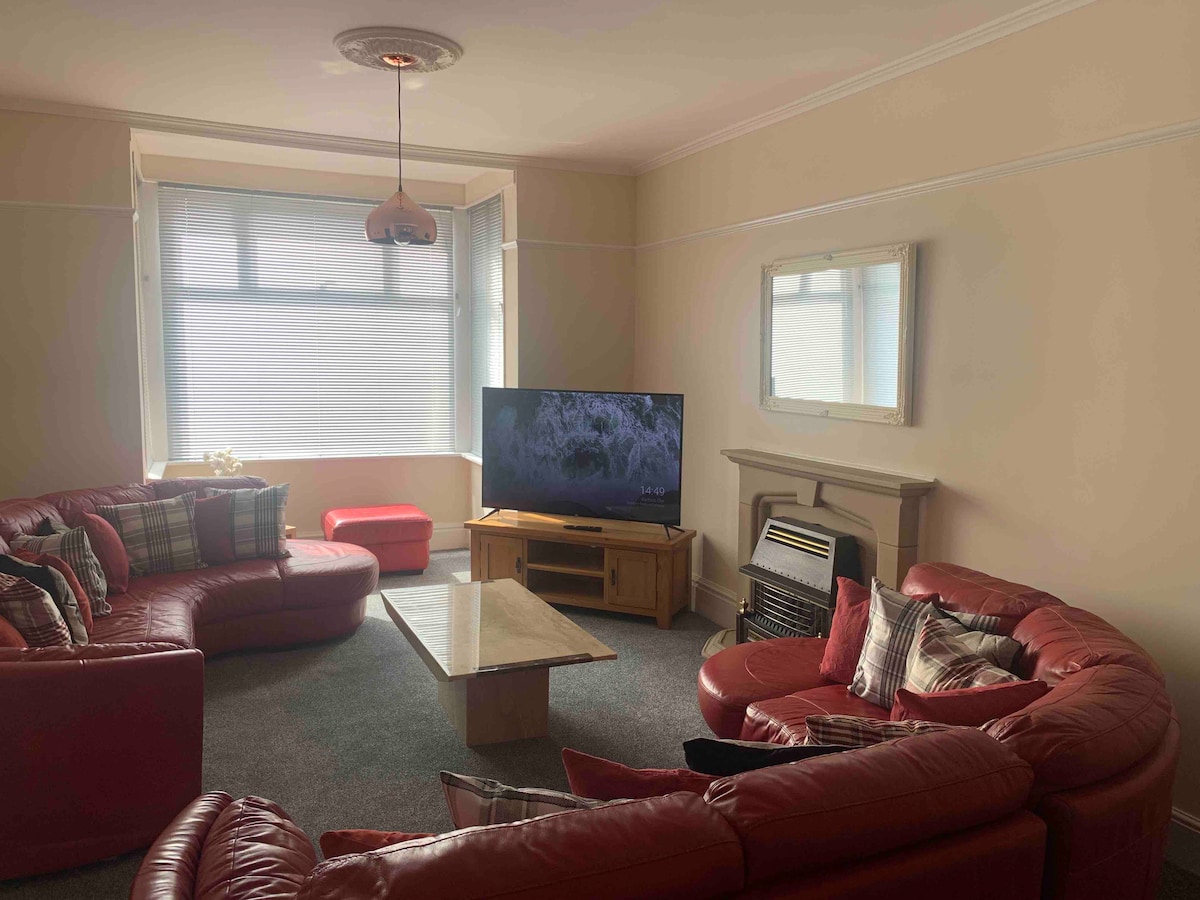 Top performing Airbnb: Beautiful extremely rare Newquay 5 bedroom home in Newquay