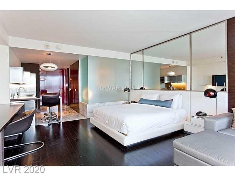 Palm Place Suite